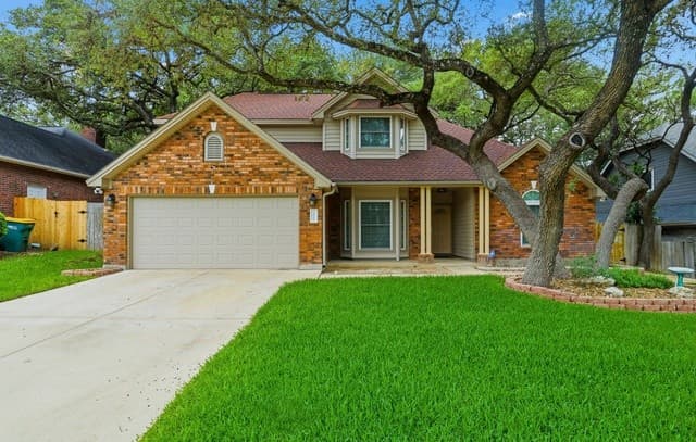 3-bedroom rental at 13403 Thessaly in Universal City, TX — photo 2