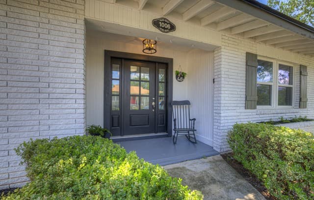 Home for sale at 1006 Pecan in Floresville, TX — photo 3