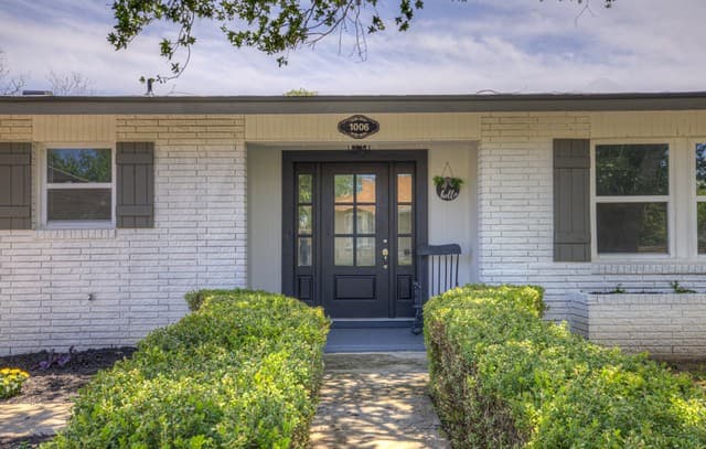 Home for sale at 1006 Pecan in Floresville, TX — photo 4