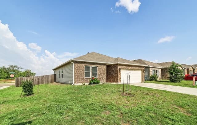 3-bedroom rental at 20045 Huckleberry St in Lytle, TX — photo 3