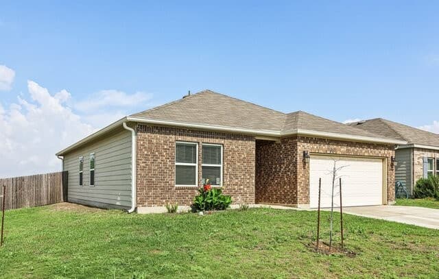 3-bedroom rental at 20045 Huckleberry St in Lytle, TX — photo 4