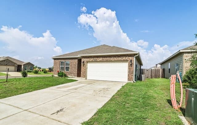 3-bedroom rental at 20045 Huckleberry St in Lytle, TX — photo 5