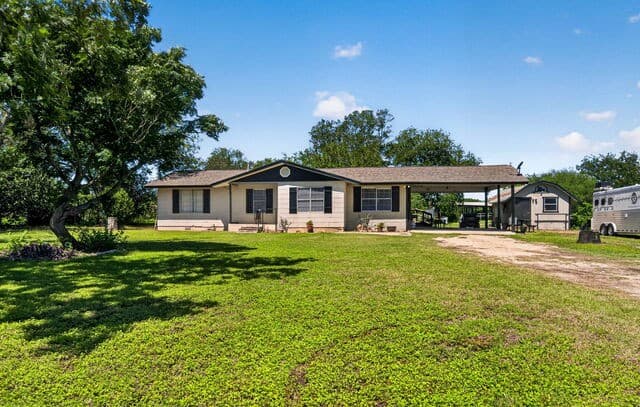 4-bedroom home for sale at 15505 Bradley in Atascosa TX