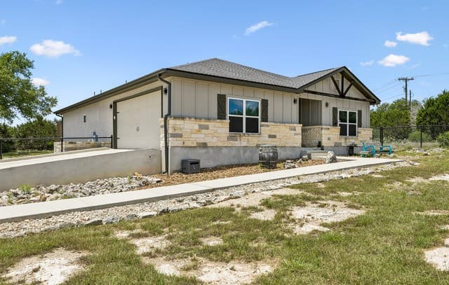 3-bedroom home for sale at 118 Red Tail Cv in Spring Branch TX