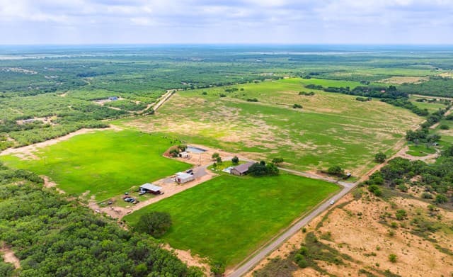Home for sale at 366 County Road 2543 in Moore, TX — photo 2