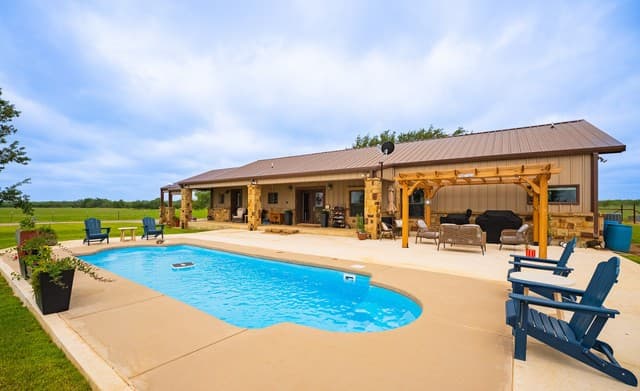 Home for sale at 366 County Road 2543 in Moore, TX — photo 4