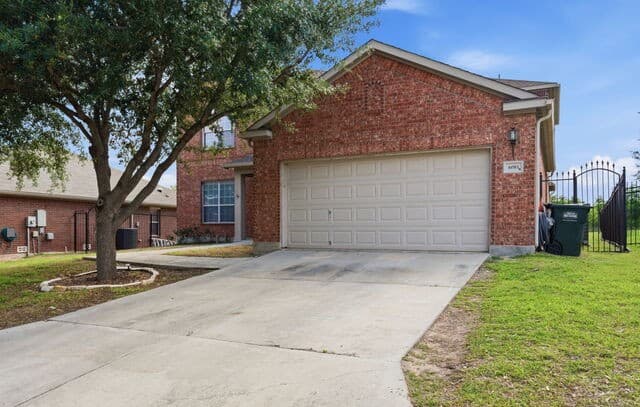 4-bedroom rental at 6081 Covers Cv in Schertz, TX — photo 4