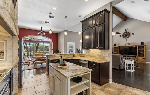 4-bedroom rental at 148 Woodlands in La Vernia, TX — photo 2