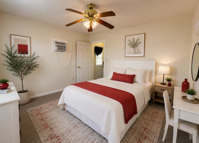 3-bedroom rental at 826 Lakeshore Dr S in Bandera, TX — photo 4