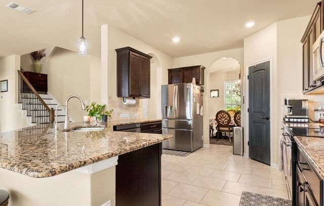 4-bedroom rental at 422 Woodside Way in Cibolo, TX — photo 5