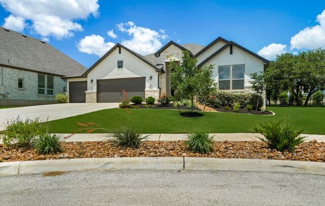 3-bedroom rental at 477 Vamanos in Boerne, TX — photo 4