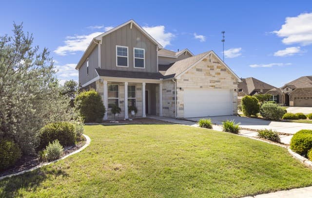 4-bedroom rental at 27602 Sonora Vw in Boerne, TX — photo 2
