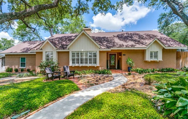 4-bedroom rental at 2219 Woodmen in San Antonio, TX — photo 1