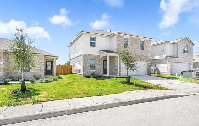 4-bedroom rental at 15022 Telfaire Meadow in Von Ormy, TX — photo 3