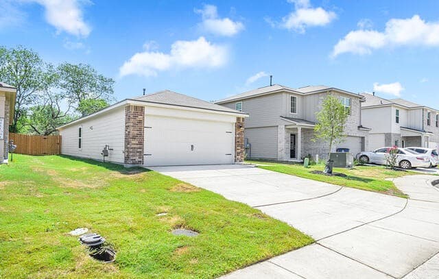 3-bedroom rental at 15102 Telfaire Meadow in Von Ormy, TX — photo 2