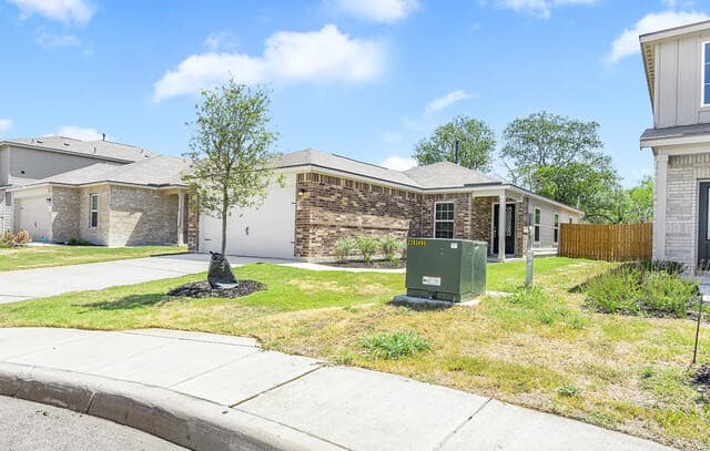 3-bedroom rental at 15014 Telfaire Meadow in Von Ormy, TX — photo 3