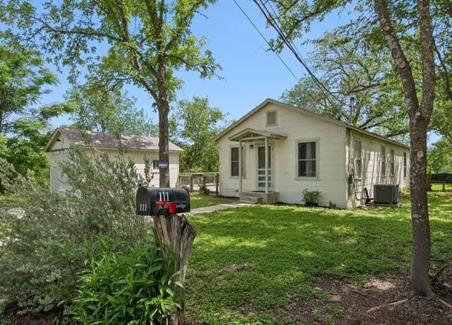 2-bedroom rental at 111 Brackenridge in Boerne, TX — photo 1