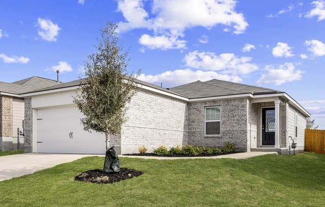 3-bedroom rental at 15310 Waterow View in Von Ormy, TX — photo 2