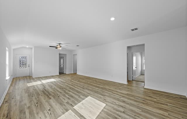 4-bedroom rental at 15107 Telfaire Meadow in Von Ormy, TX — photo 4
