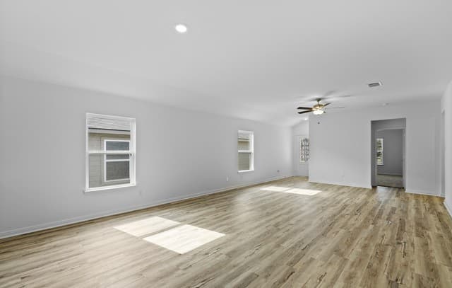 4-bedroom rental at 15107 Telfaire Meadow in Von Ormy, TX — photo 5