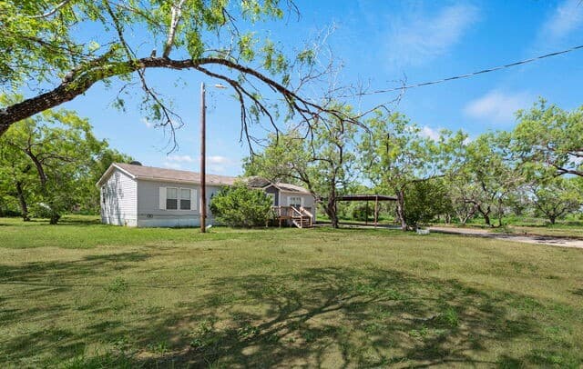 3-bedroom rental at 160 County Road 2664 in Devine, TX — photo 4