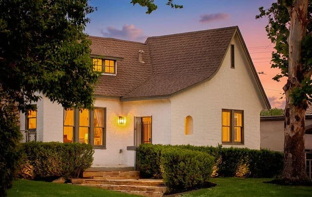 Home for sale at 334 W Lullwood Ave in San Antonio, TX — photo 2