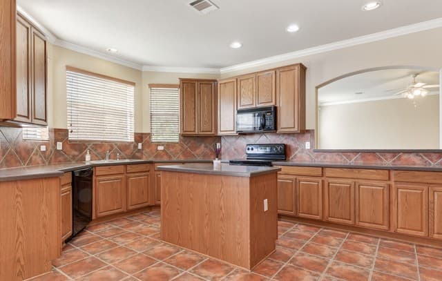 3-bedroom rental at 8510 Espanola in Helotes, TX — photo 4
