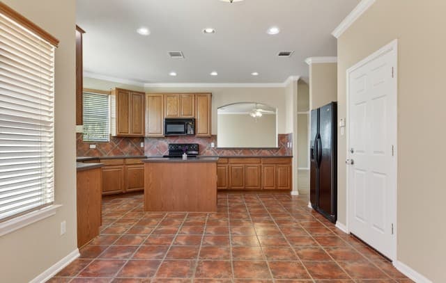 3-bedroom rental at 8510 Espanola in Helotes, TX — photo 5