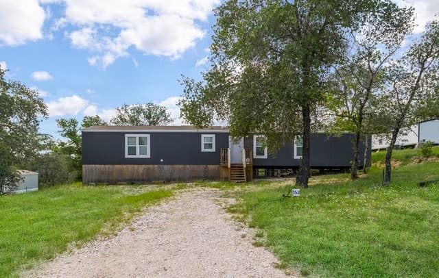 3-bedroom rental at 173 Rocky Ridge Dr #153 in Poteet, TX — photo 2
