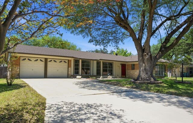 Home for sale at 229 Sherri Dr in Universal City, TX — photo 2