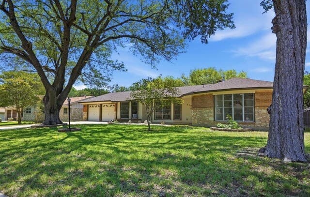 Home for sale at 229 Sherri Dr in Universal City, TX — photo 3