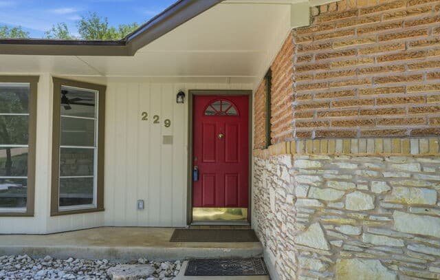 Home for sale at 229 Sherri Dr in Universal City, TX — photo 4