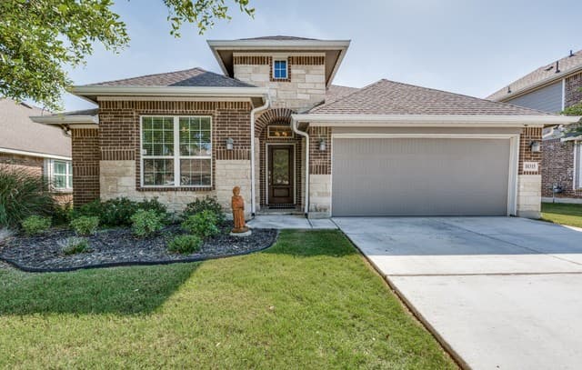 4-bedroom rental at 10315 Owl Woods in Schertz, TX — photo 3