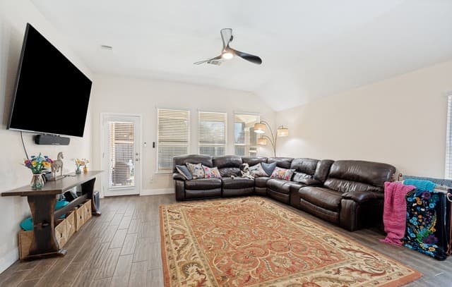4-bedroom rental at 10315 Owl Woods in Schertz, TX — photo 5