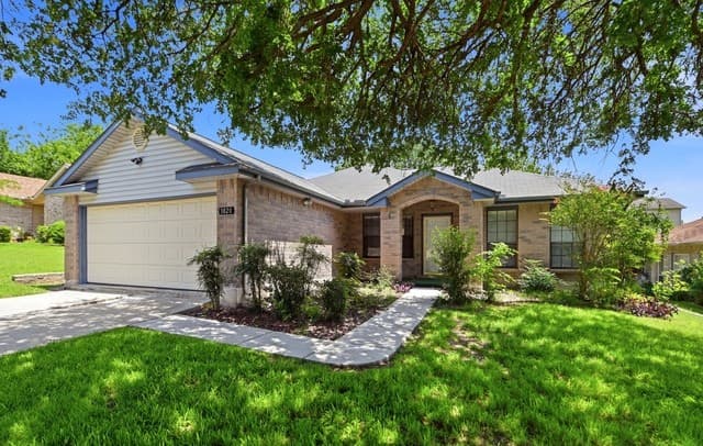 3-bedroom rental at 3820 Pheasant in Schertz, TX — photo 3