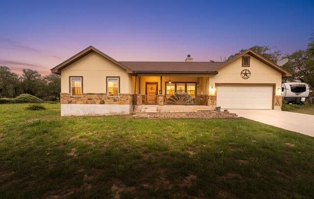 Home for sale at 160 County Road 6874 in Natalia, TX — photo 2