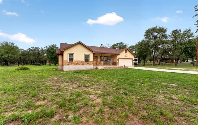 Home for sale at 160 County Road 6874 in Natalia, TX — photo 4