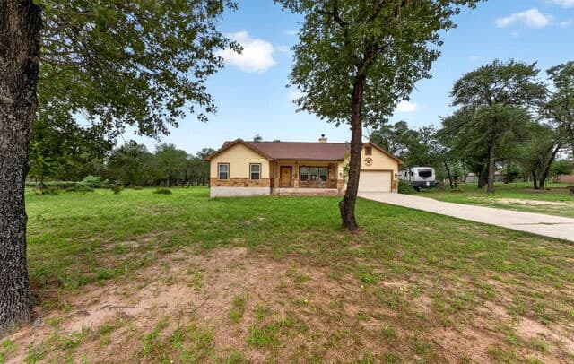 Home for sale at 160 County Road 6874 in Natalia, TX — photo 5