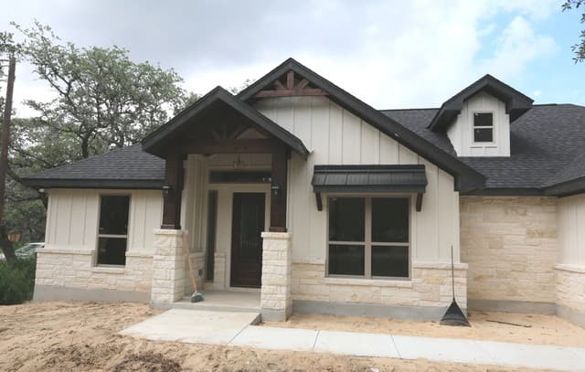 3-bedroom rental at 1114 Hummingbird Ln in Adkins, TX — photo 2
