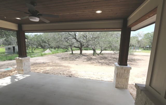 3-bedroom rental at 1114 Hummingbird Ln in Adkins, TX — photo 3