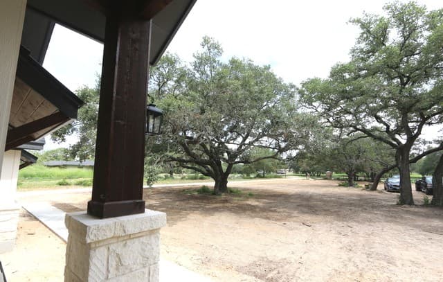 3-bedroom rental at 1114 Hummingbird Ln in Adkins, TX — photo 5