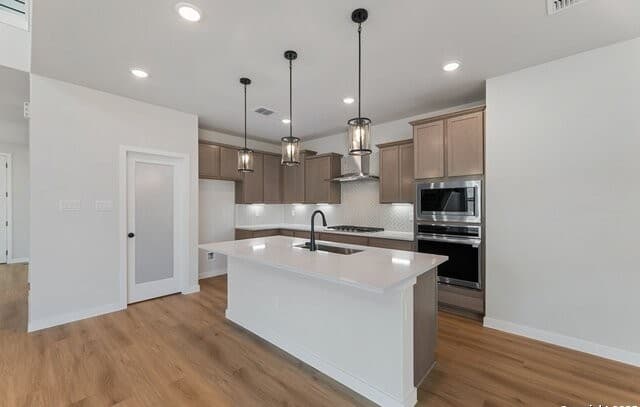 4-bedroom rental at 17143 Elder Walnut Drive in Elmendorf, TX — photo 2