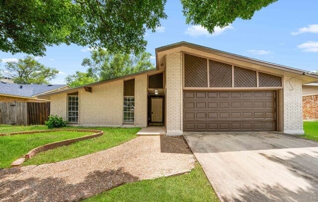 3-bedroom rental at 5001 Wedgewood Dr in Schertz, TX — photo 2