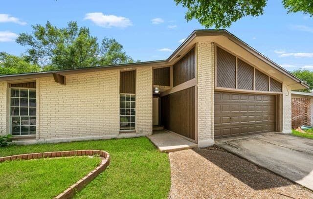 3-bedroom rental at 5001 Wedgewood Dr in Schertz, TX — photo 3