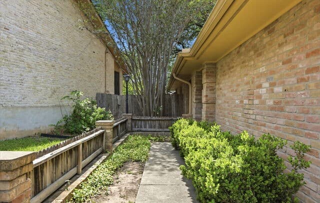 Home for sale at 111 Pike Rd in San Antonio, TX — photo 2