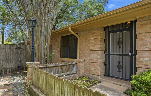 Home for sale at 111 Pike Rd in San Antonio, TX — photo 3