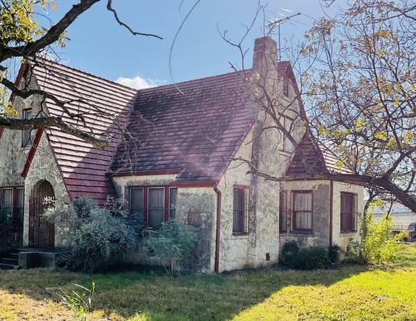 4-bedroom rental at 2940 Castroville in San Antonio, TX — photo 3