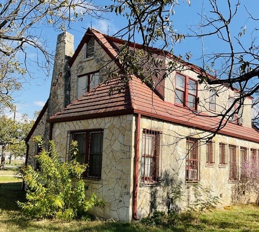 4-bedroom rental at 2940 Castroville in San Antonio, TX — photo 4