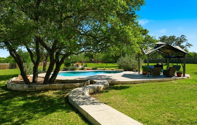 3-bedroom rental at 529 Double Gate in Castroville, TX — photo 2