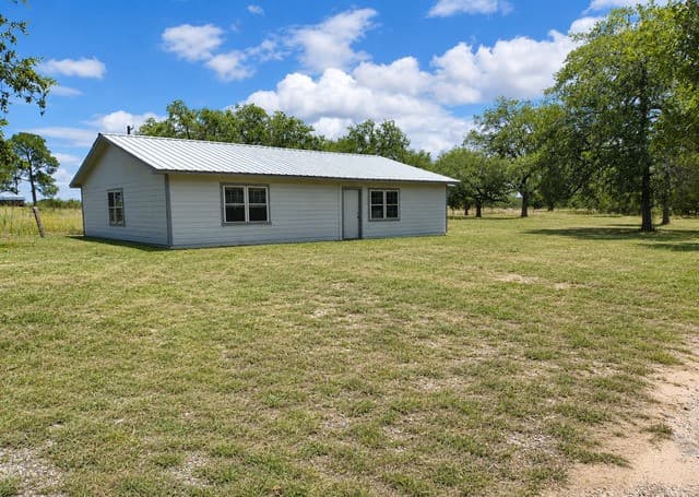 0rental at 82 Lance Ln in Poteet, TX — photo 1